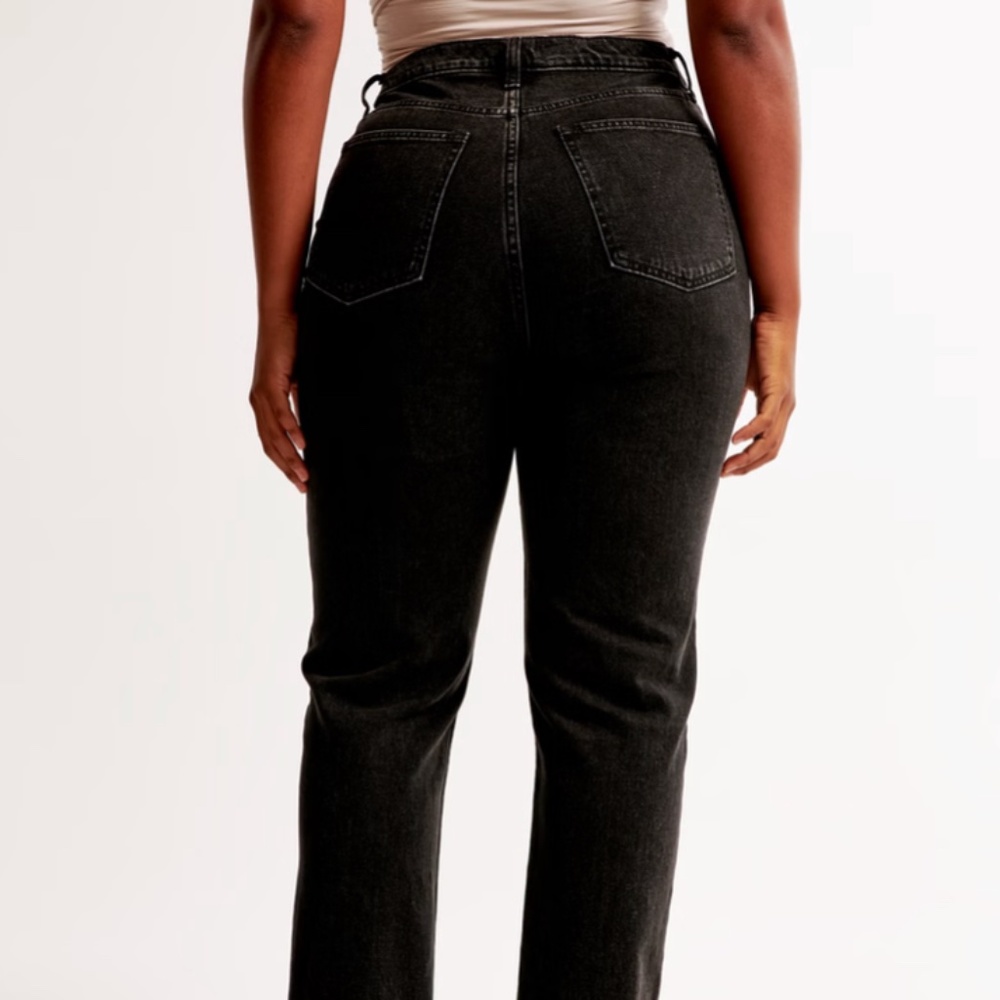 Abercrombie Curve Love Ultra High Rise Ankle Straight Jean - Picture 3 of 7